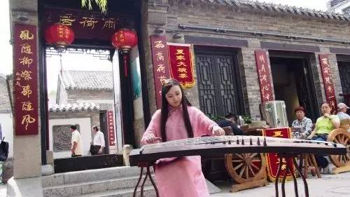 城中村等客红衣