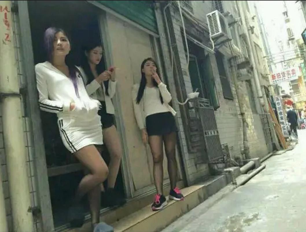 队长嫖妓城中村站街推拿老熟女