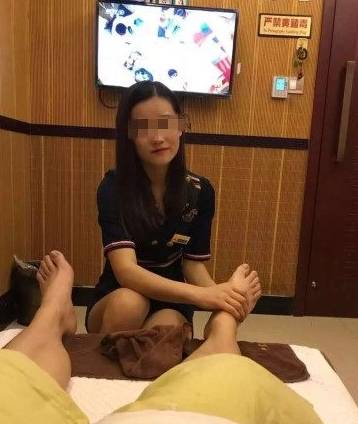 幼粉灯推拿店村长撩足疗店女技师