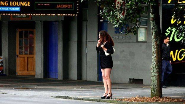 快餐达人路边店嫖妓短裙少妇