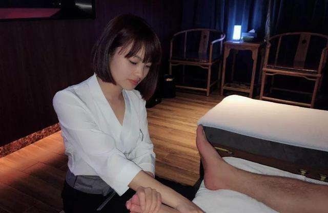 足疗推拿店嫖老熟女