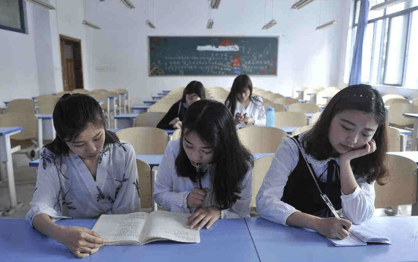 怎么找到学堂的女生做兼职的