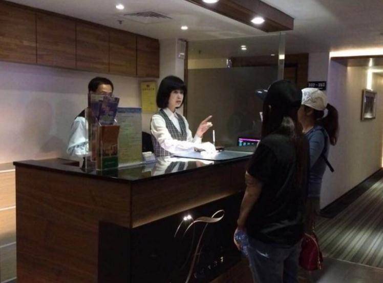 外围女进旅馆通过前台吗