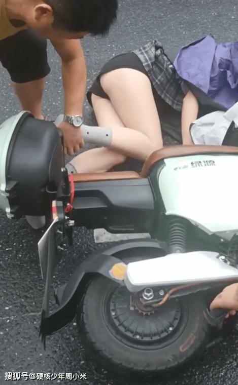 91狗哥坐电动车100块钱女子