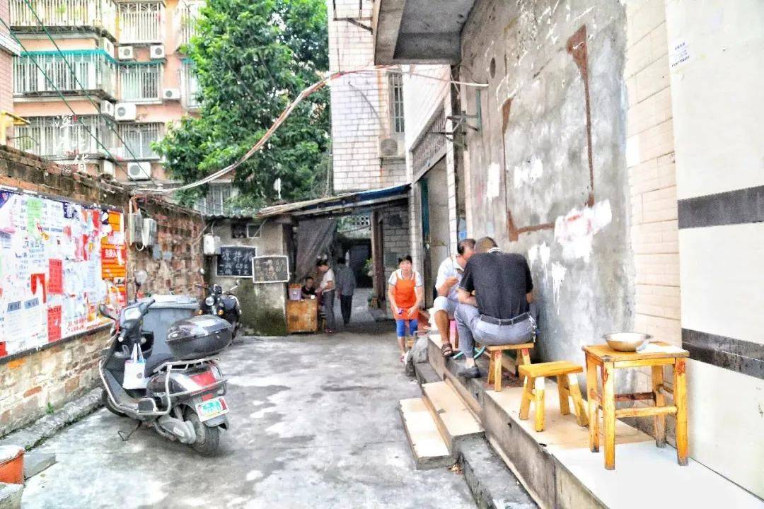 金昌润和苑后面幼小路