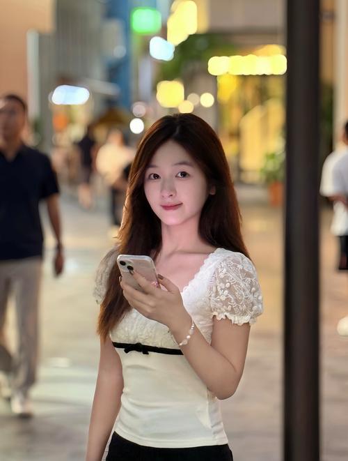 温江两河路东段妹子