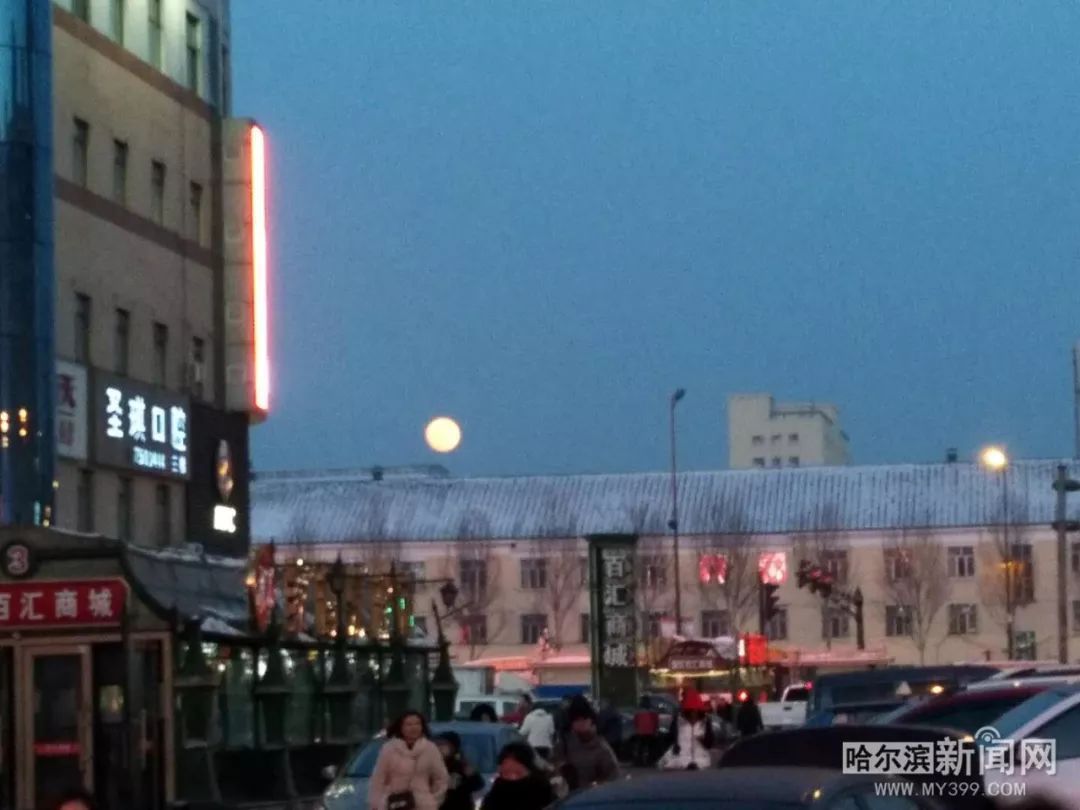 哈尔滨江北学院路粉灯