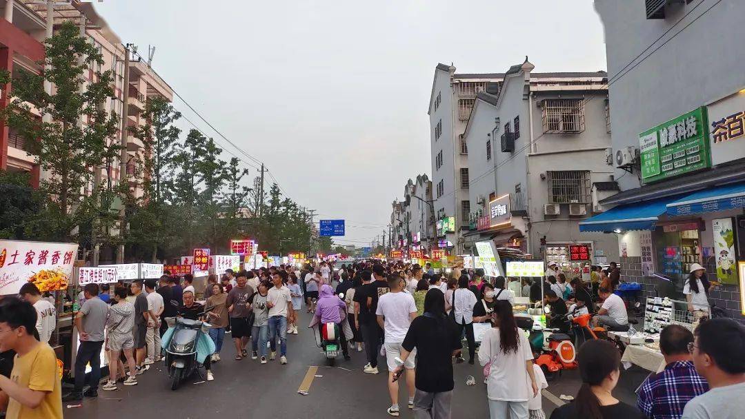 荆州长江大学对面小路