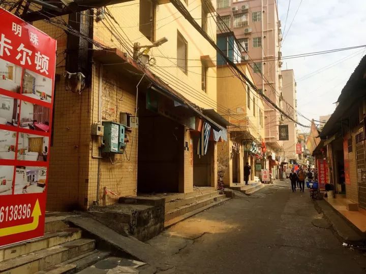 普洱翠微村幼小路晚上