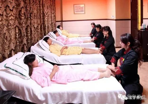 推拿店幼粉灯村长足疗
