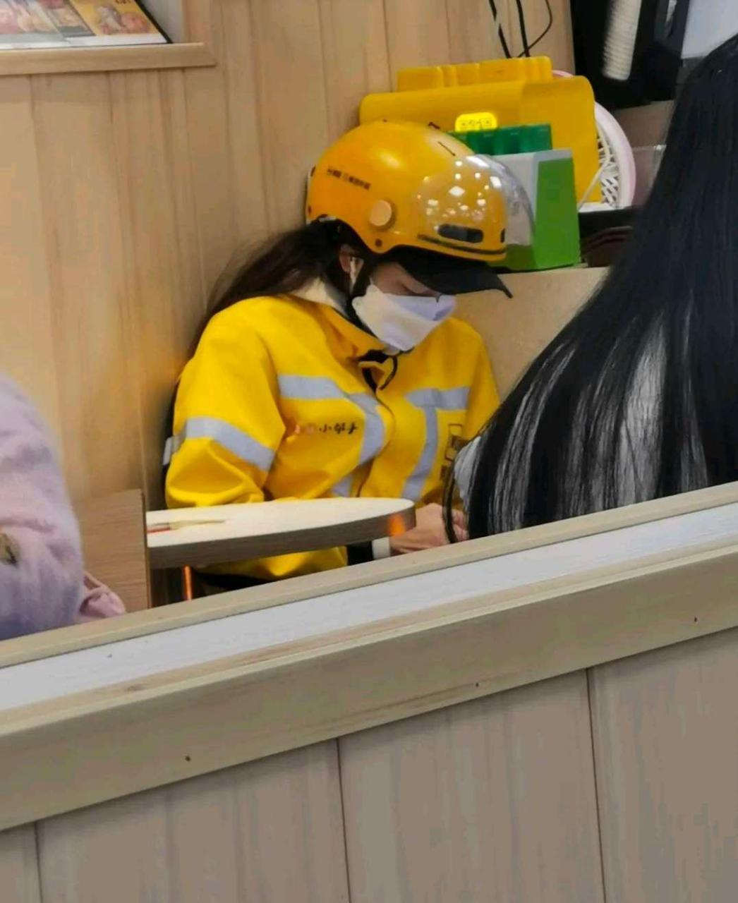 表卖怎么点美女送餐