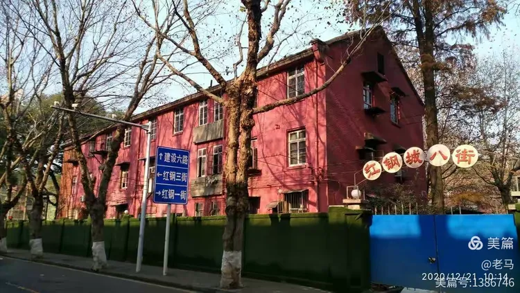 宝鸡公园路晚上有红屋子吗