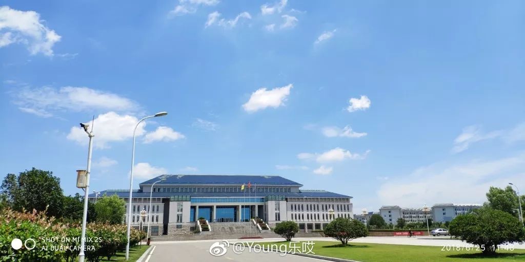 信阳市职业技术学院门口记号