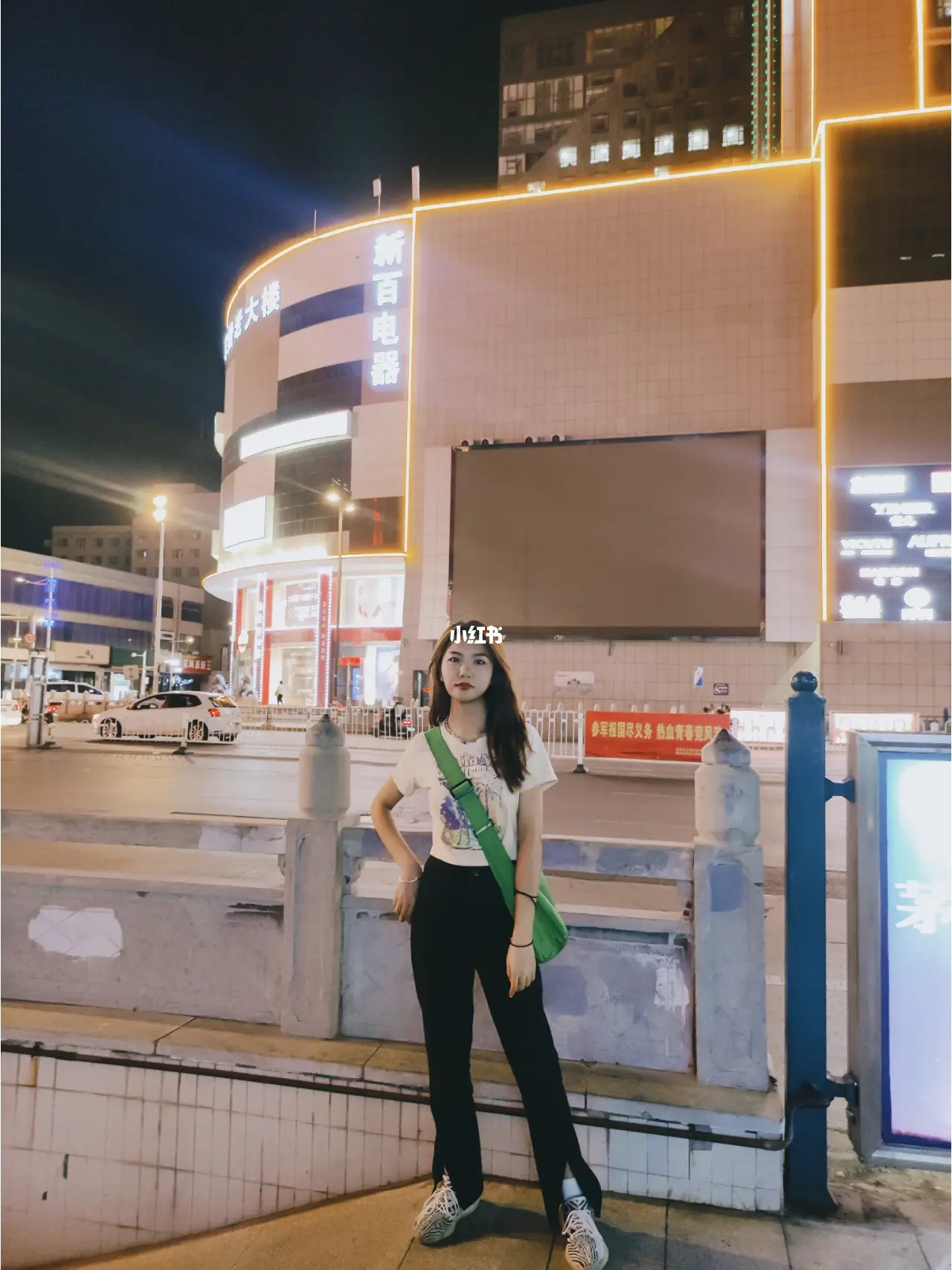 银川站街道女孩