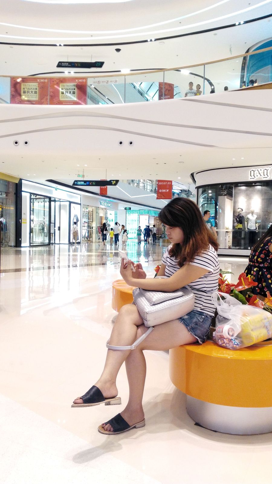 常德万达广场左近找美女