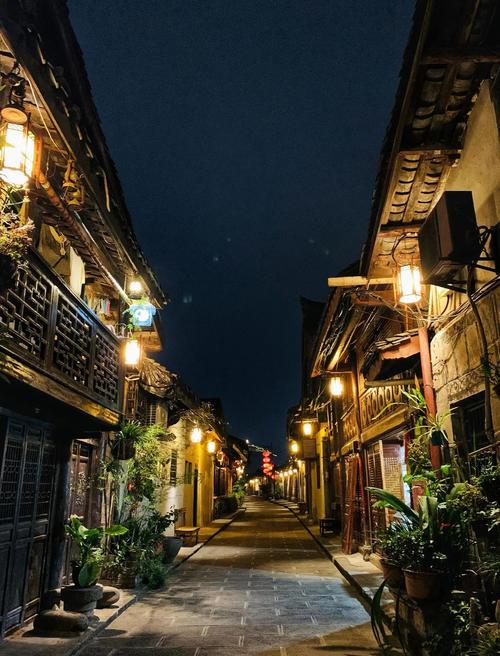 南充晚上能够玩的小路