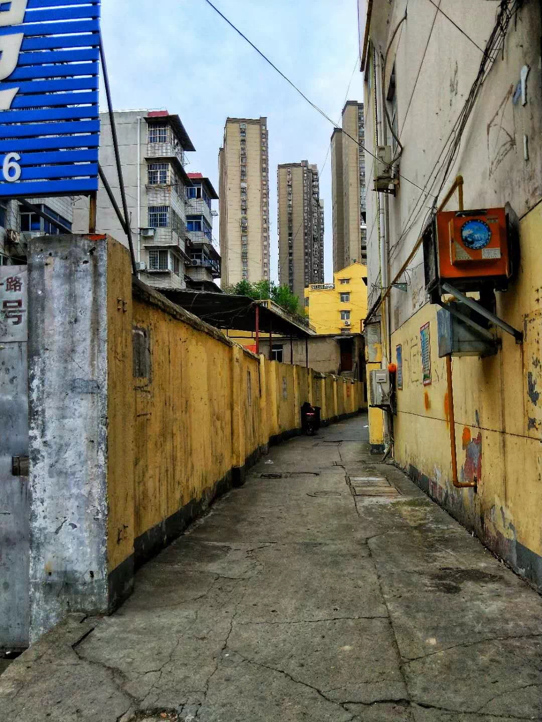 ���ź�ӻƽ�·��С·