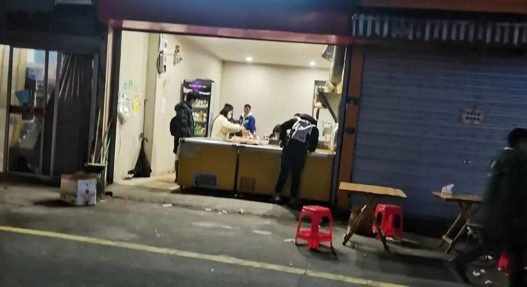 村长探店路边足疗店刚过完生日