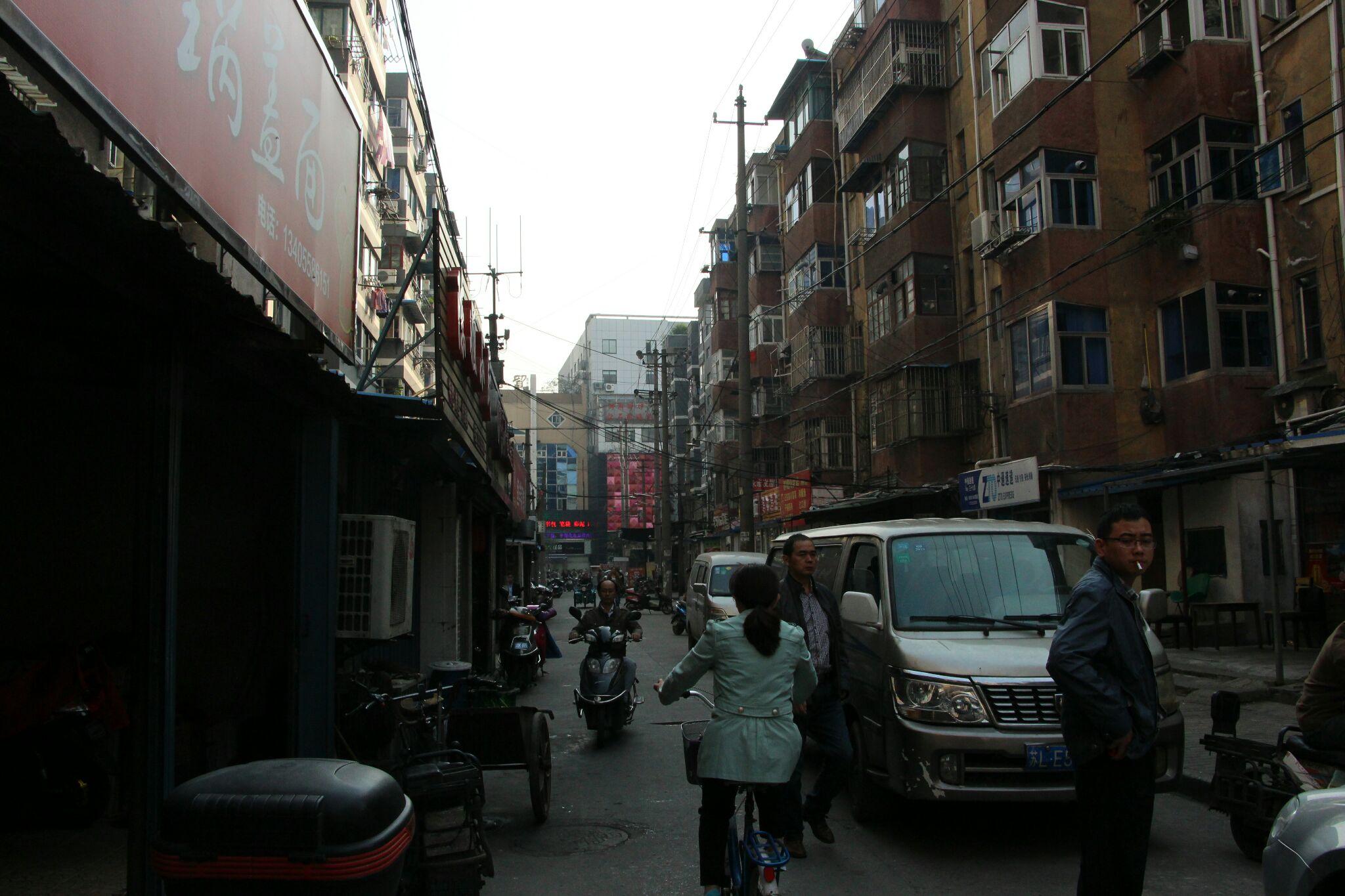 自贡火车站十一二点幼小路