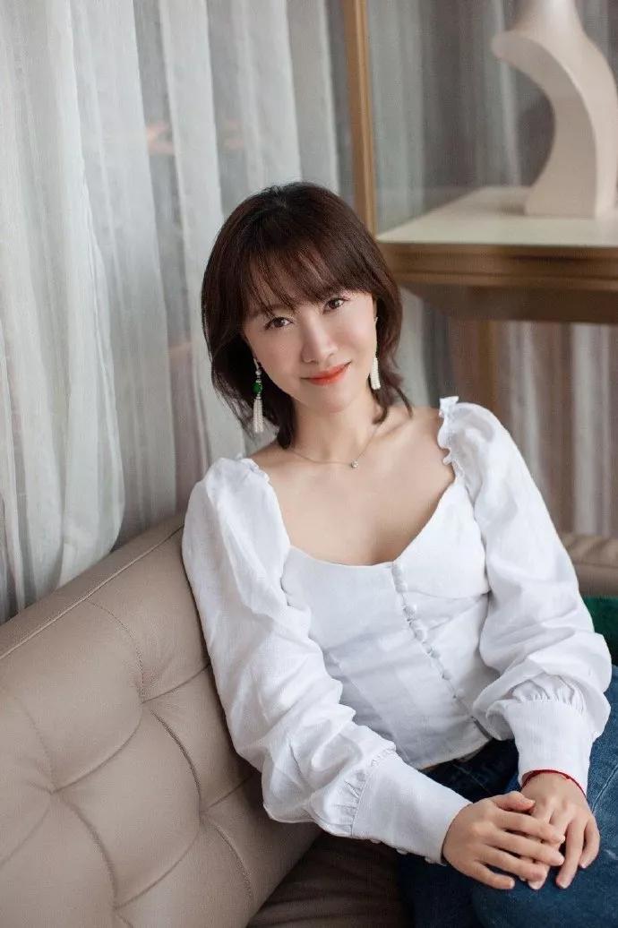 商务女易阳