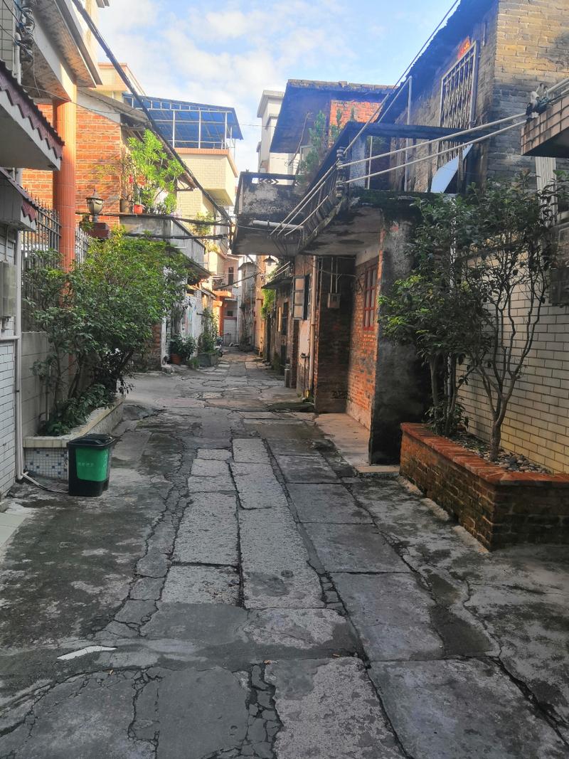 万年县火车站左近幼小路