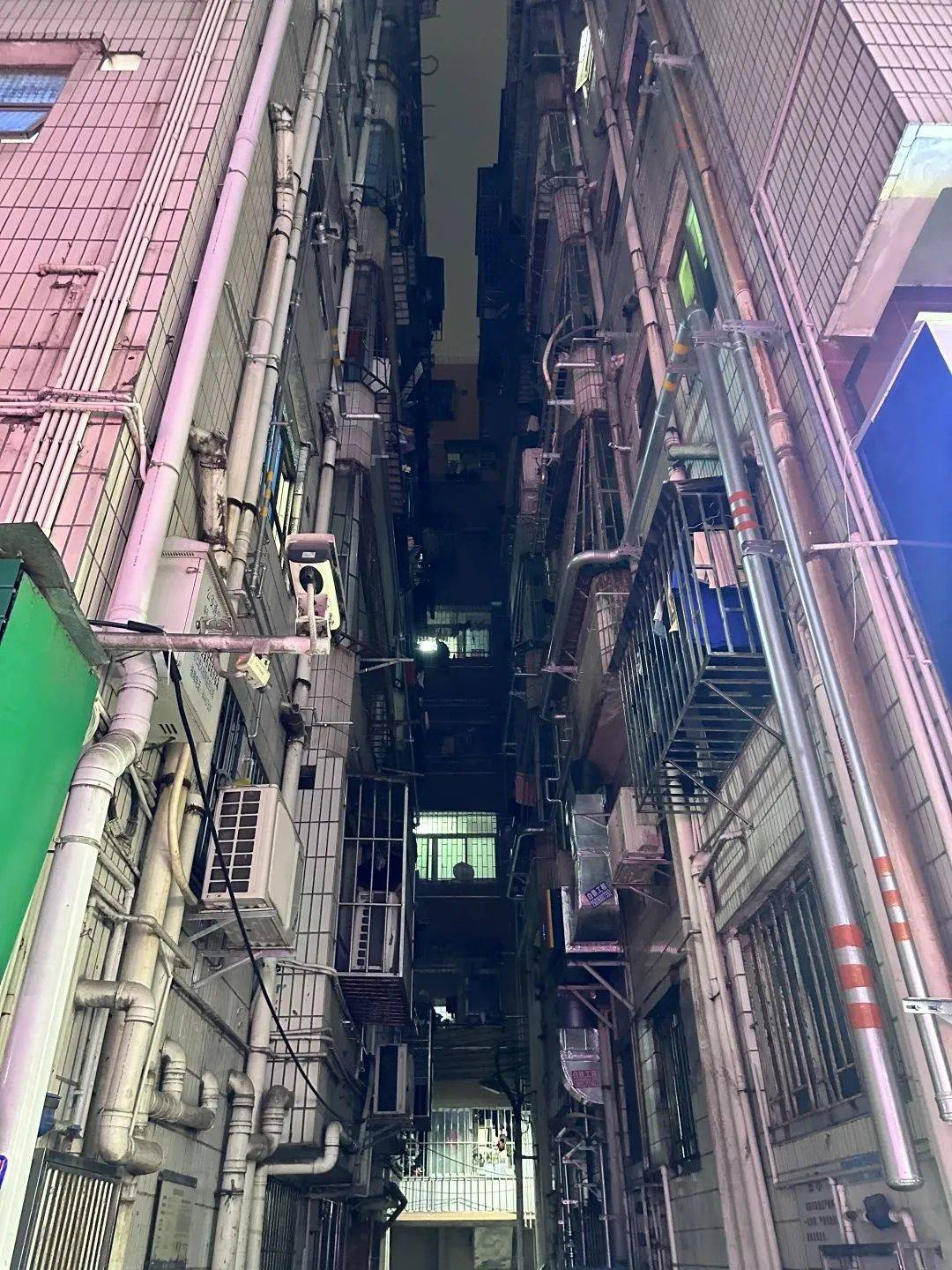 城中村相中个刚刚从外面回来