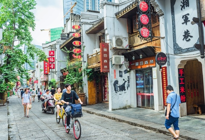 彭州新民街东二巷耍的