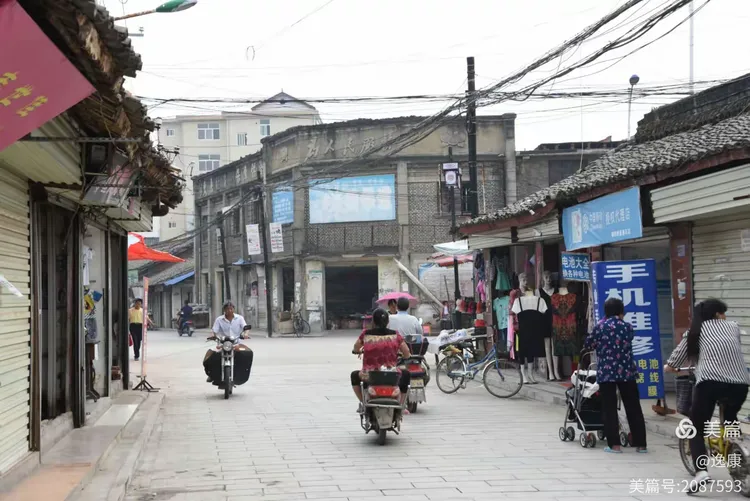 汉中火车站对面小路