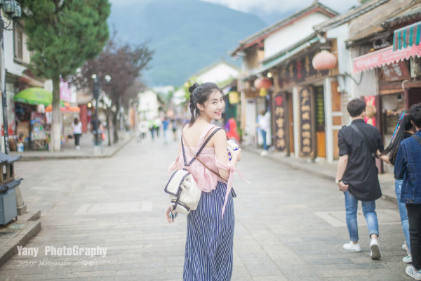 大理古城南门妹子