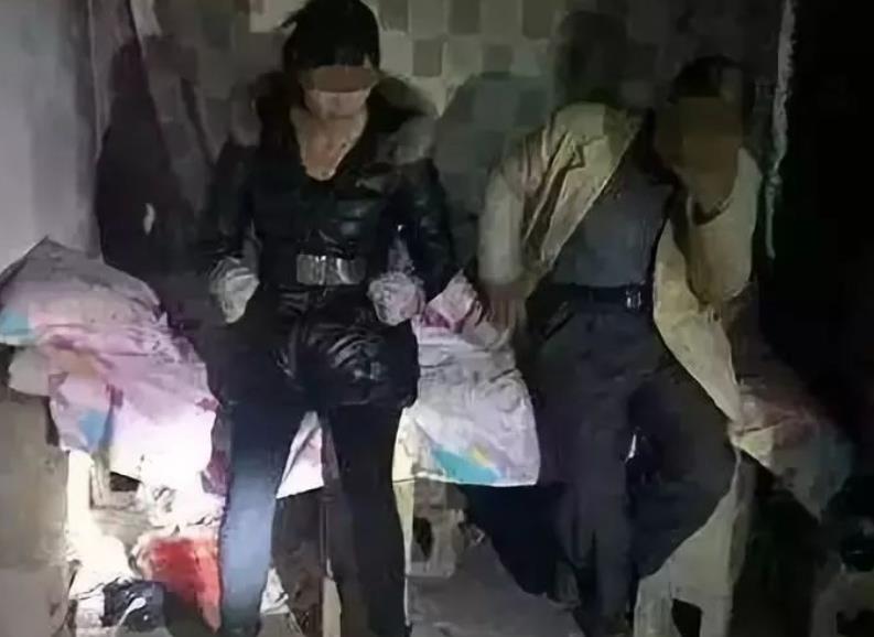农夫工出租屋嫖老妇