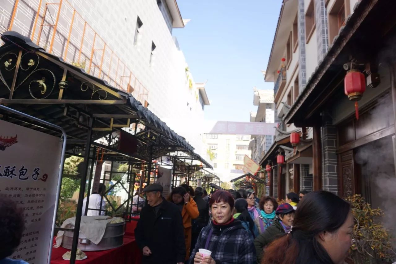 岑溪火车站快餐一条街