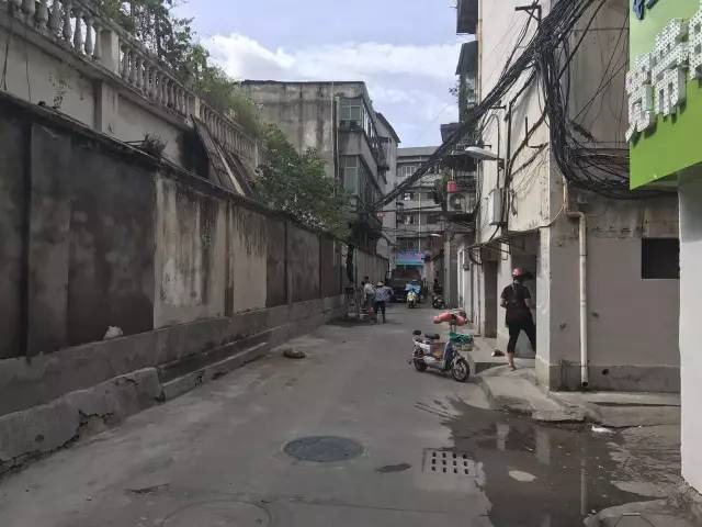 铜仁火车站后面幼小路