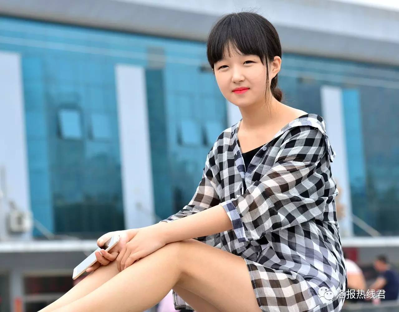 洛阳宝龙广场左近的妹子