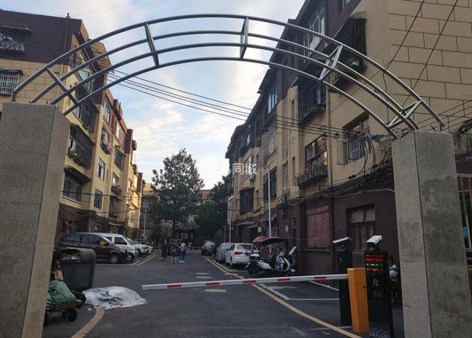 清镇大转盘幼小路具体地位