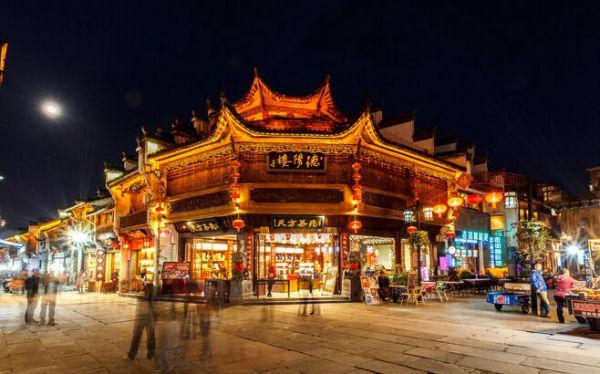 赤壁市晚上好玩的小路