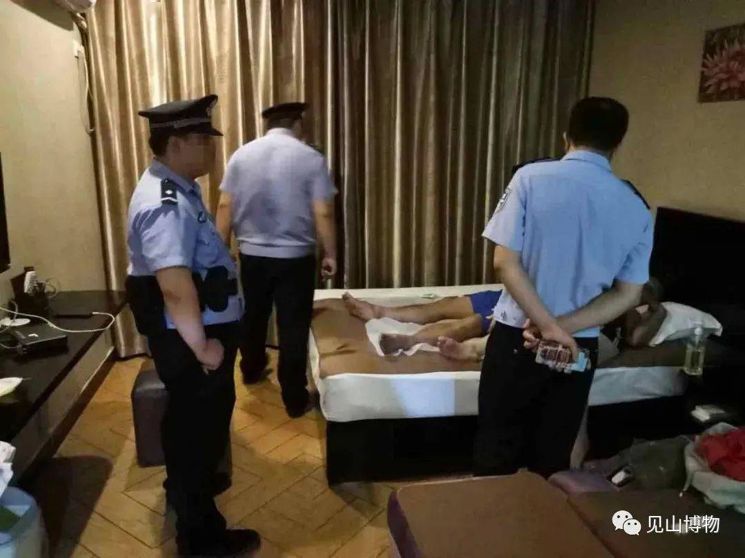 城中村嫖妓不带套少妇