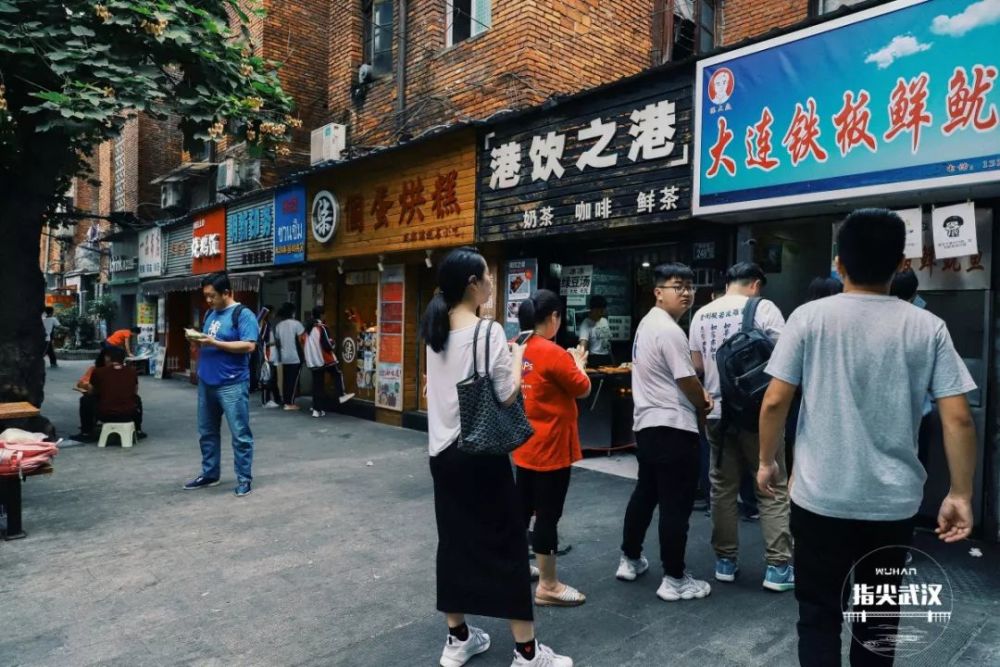 武昌火车站对面的小路