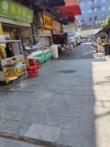 南村市场有幼小路吗