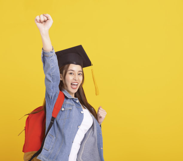 兴奋的女大学生