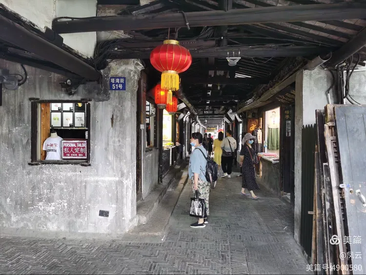 黄冈火车站后面幼小路