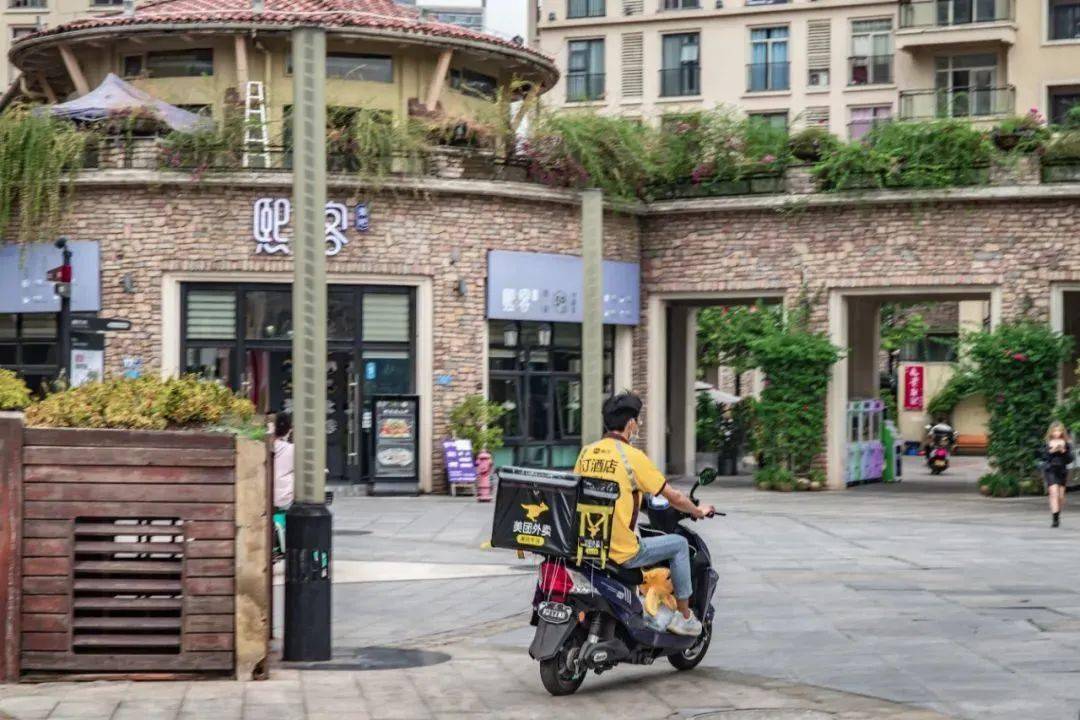 重庆熙街大学城400块学生