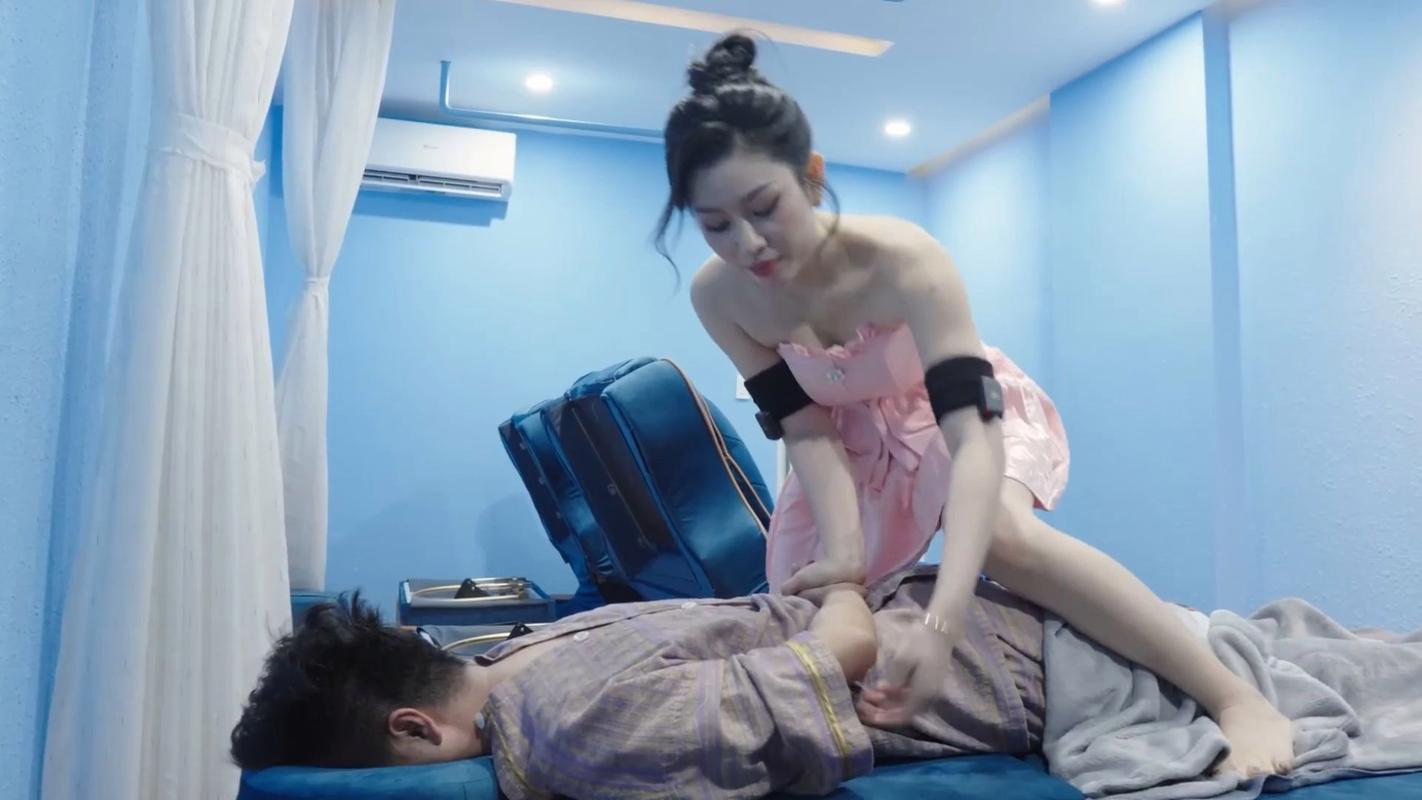 女大学生裸体推拿