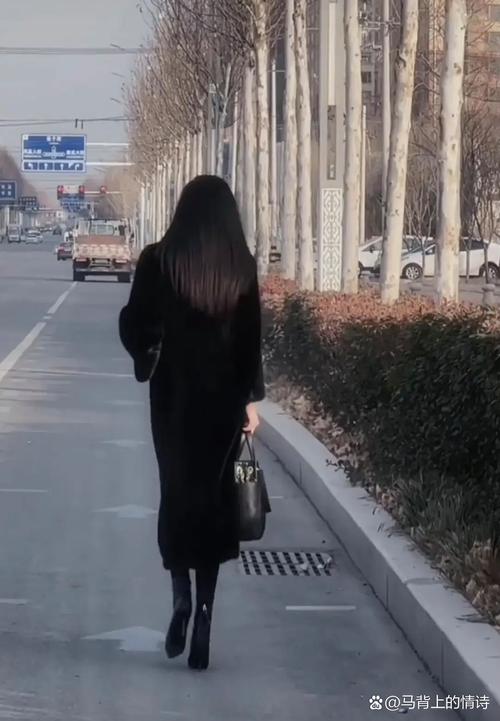 大岭山站巷女