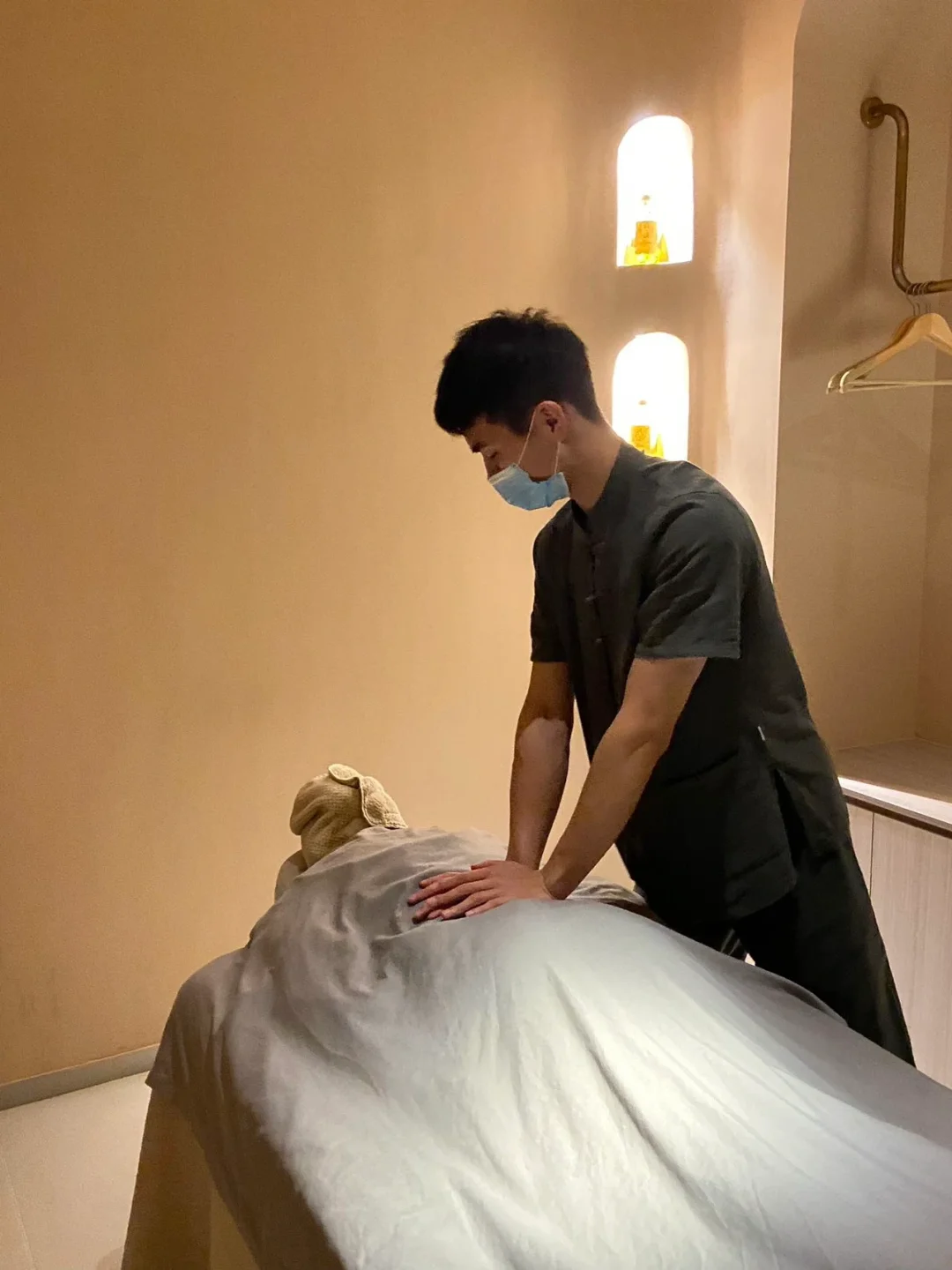 男技师spa推拿