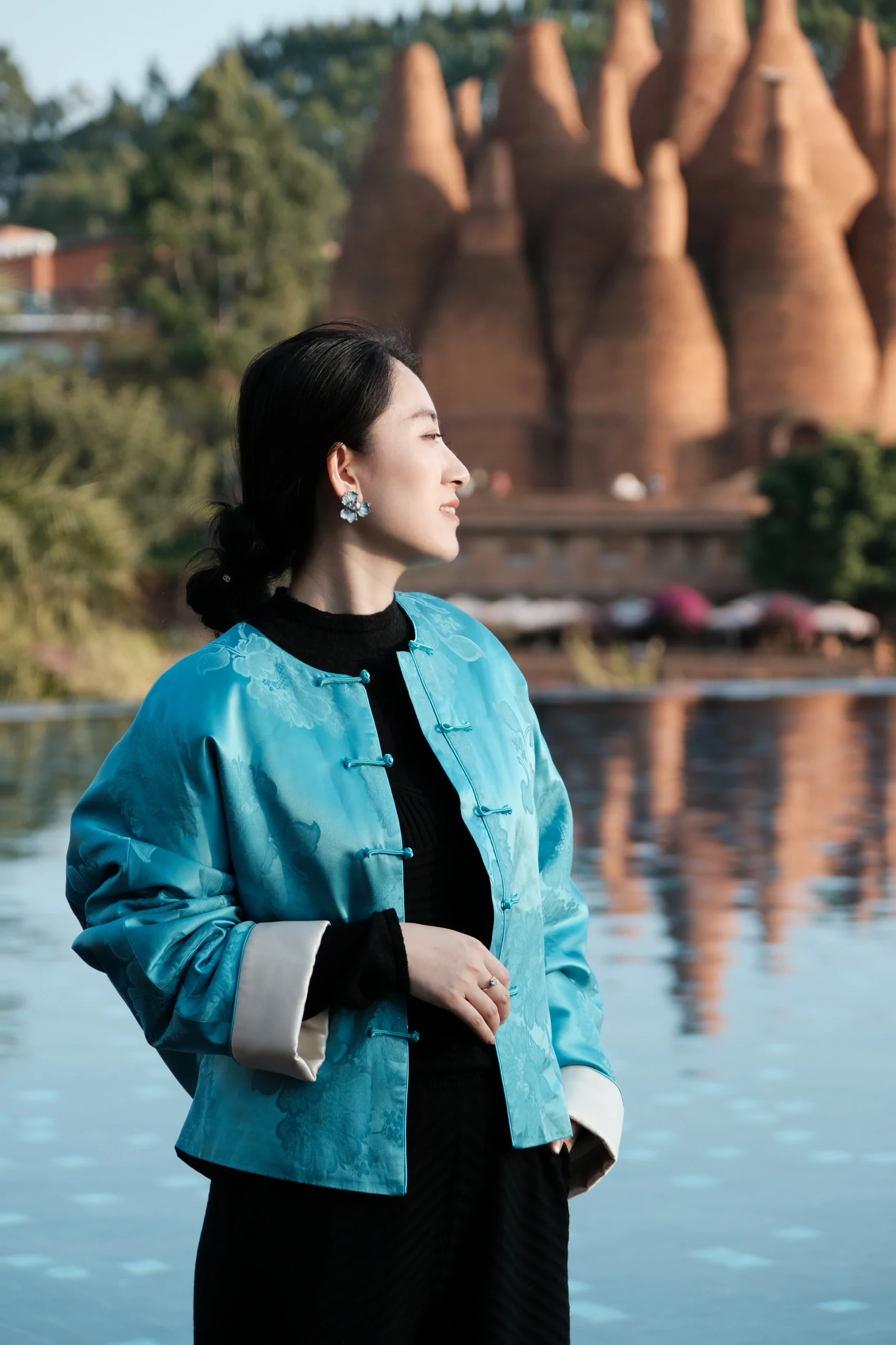 弥勒找玉人的电话