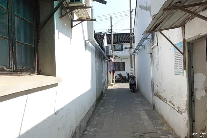 信阳汽车南站对面小路