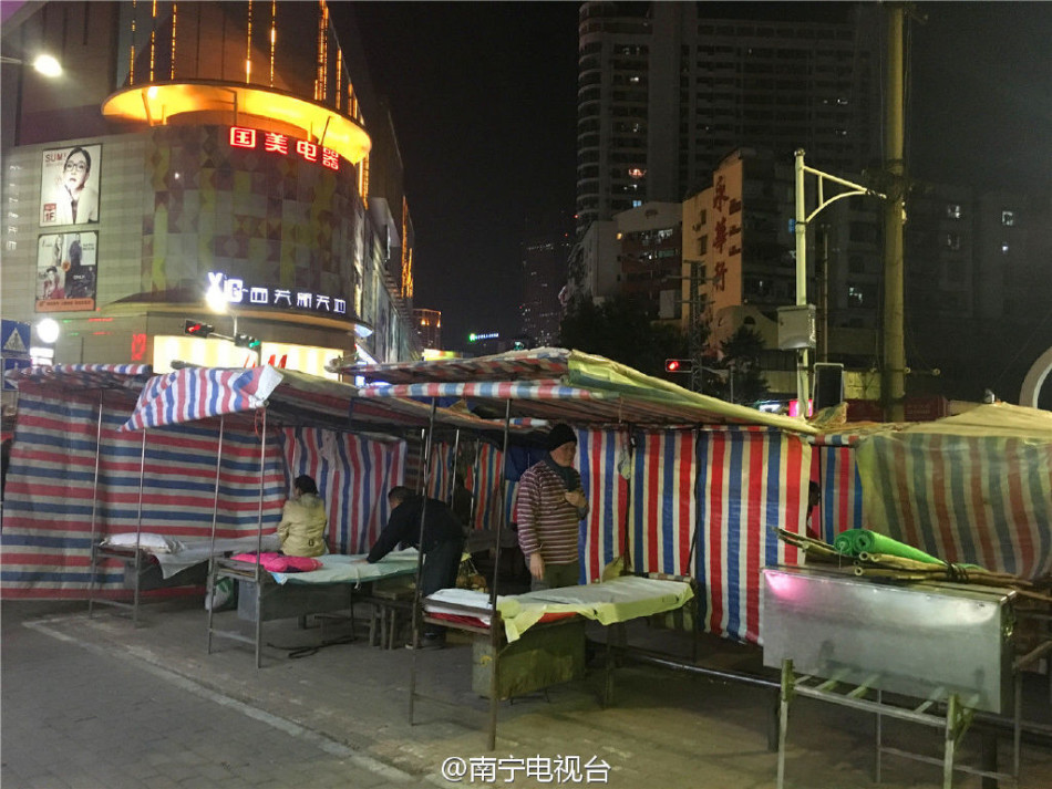 嘉峪关火车站推拿一条街