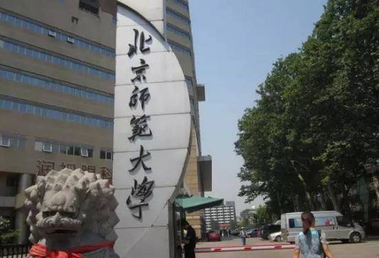岳阳大学门口最新记号