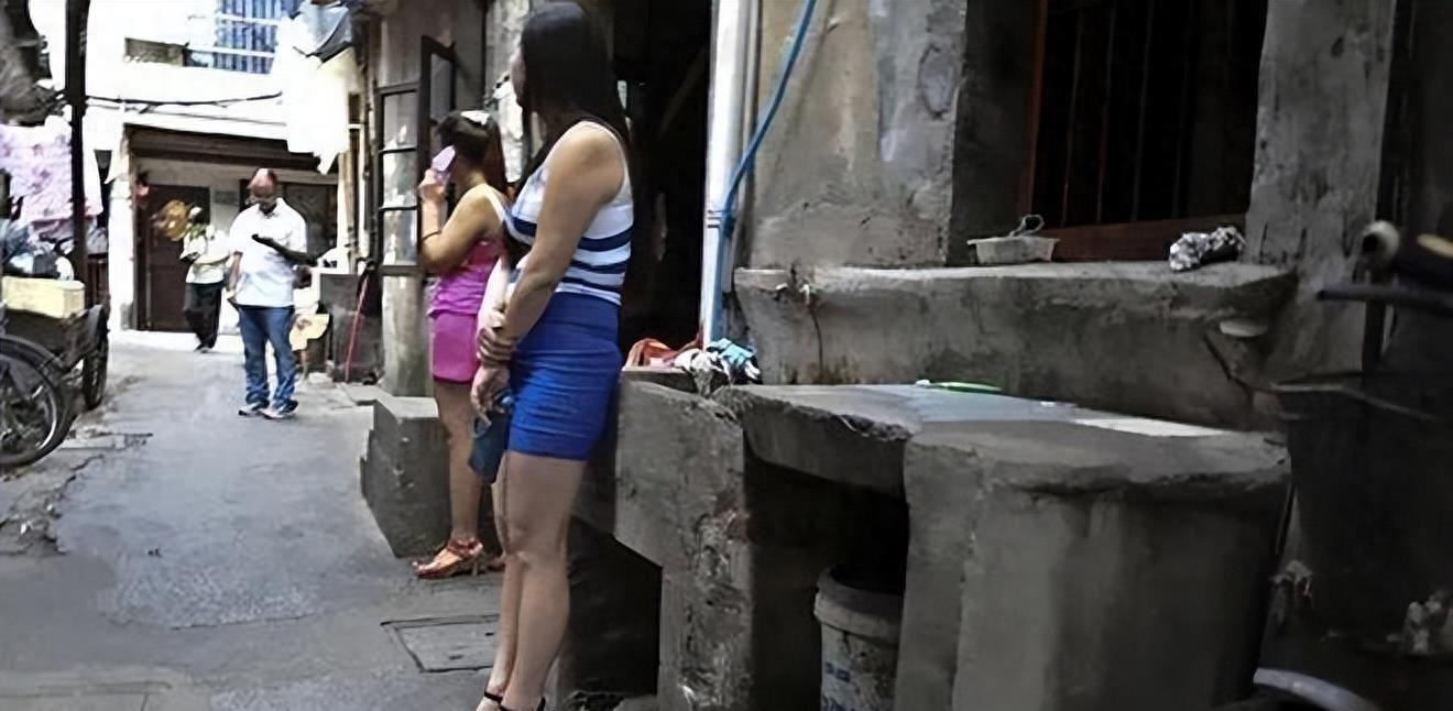 城中村嫖妓偶遇老阿姨