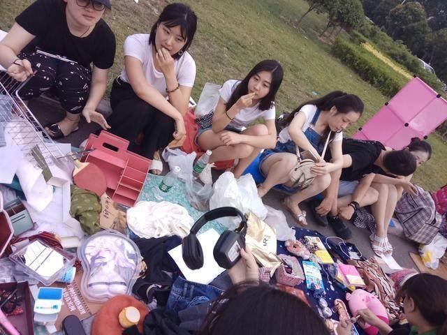 怎么在大学学堂旁边找卖的女生